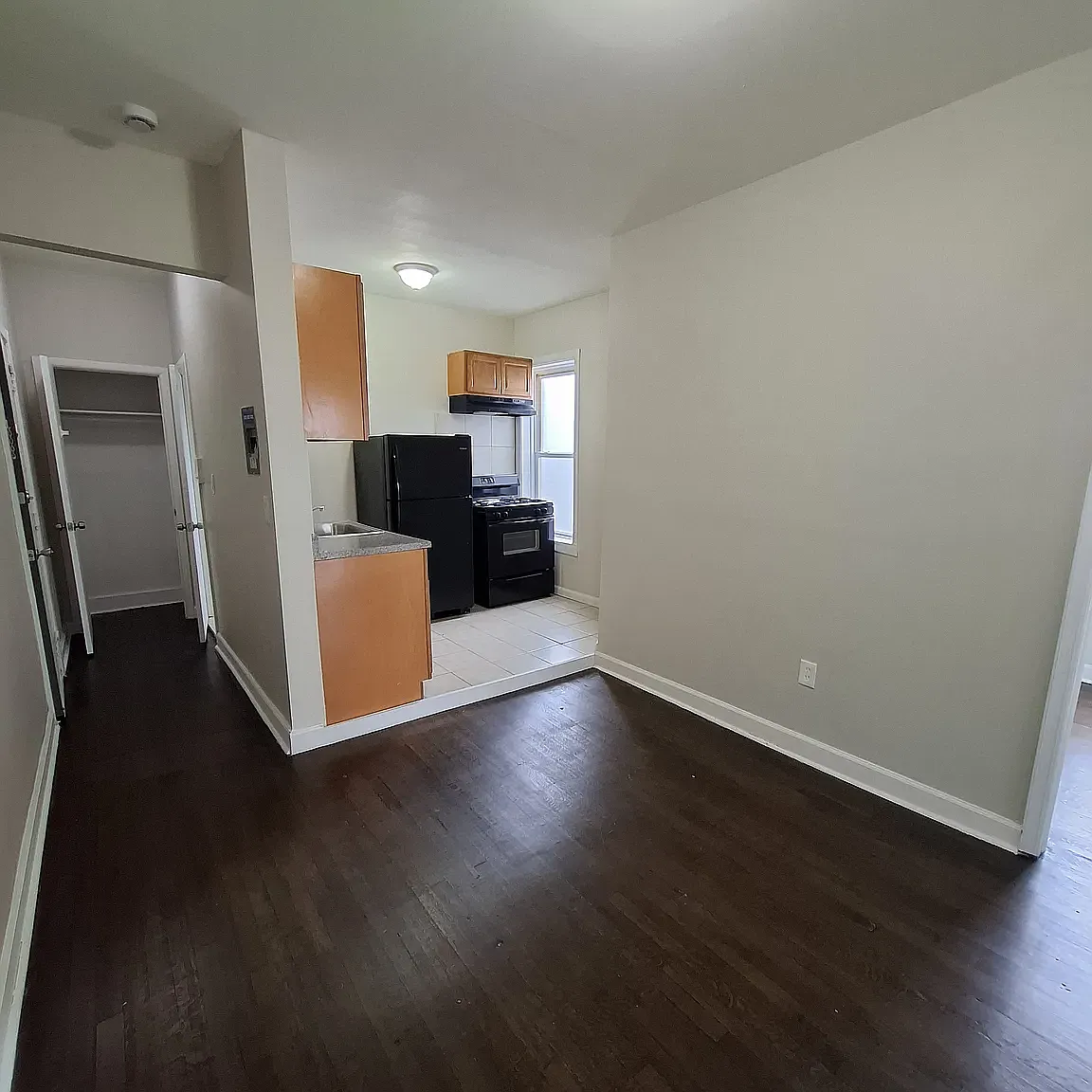 Building Photo - 220 Roseville Ave #6C