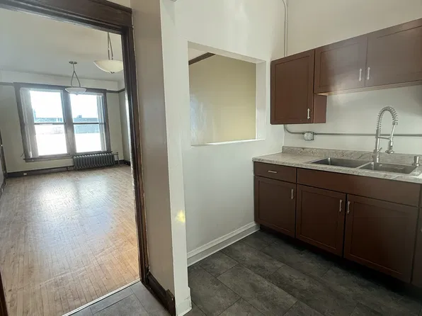 506 1/2 E 4th St, Duluth, MN