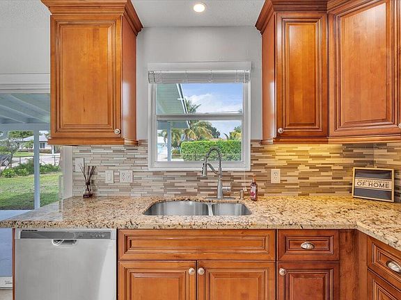 3rd image of 19025 SE Southgate Drive