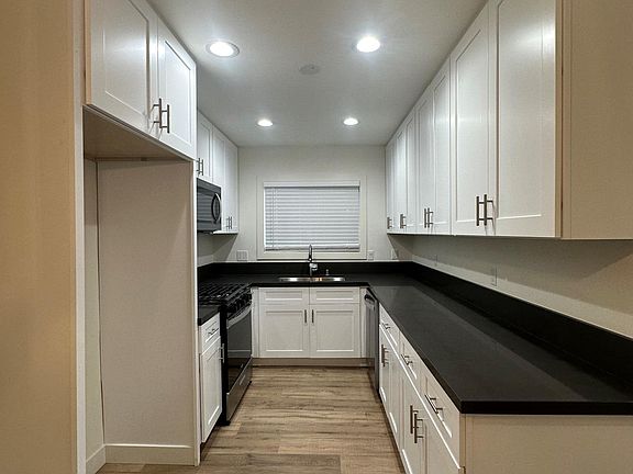 5th image of 21317 Costanso St #B