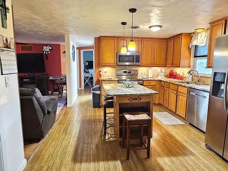 1120 Lampp Dr — Photo 2
