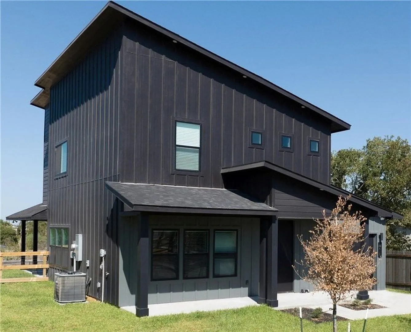 Pre-Lease Fall 2027 Luxury Home In South College Station — Photo 1