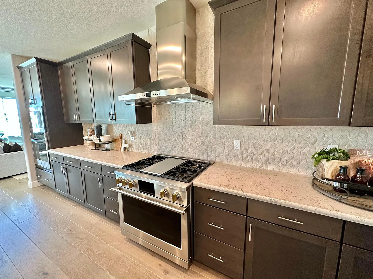 5 bed, 3940 sqft, $4,975 — Photo 4