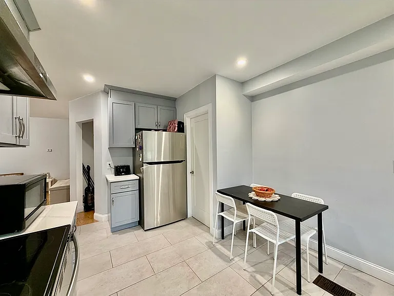 305 Washington St #1 — Photo 21