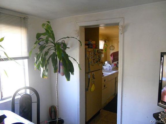4th image of 1056 S Townsend Ave