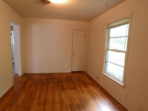 5th image of 1503 Oakwood Dr