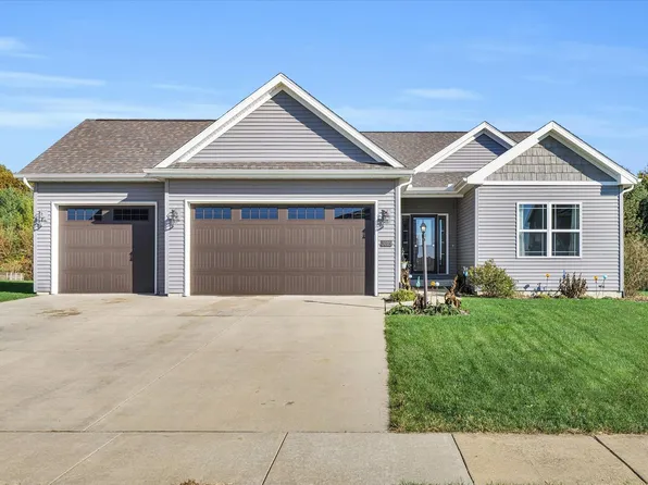 3013 Applewood Dr, Monticello, IL 61856