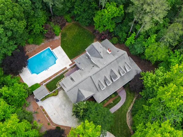 131 Lavinia Ln, Chapel Hill, NC 27516