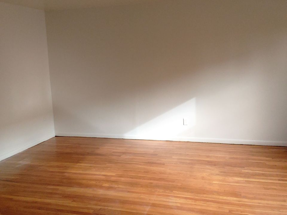2nd image of 1374 Paterson Plank Rd #A