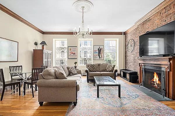 1st image of 140 W 80th St APT 4