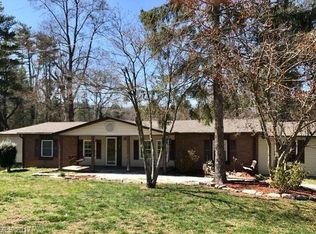 94 Sycamore Cir, Hendersonville, NC 28791