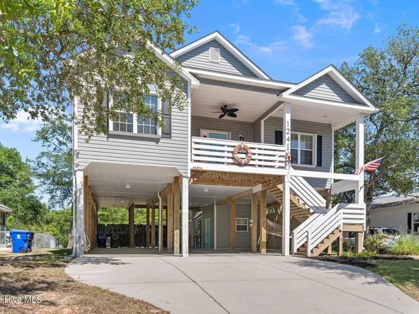 124 NE 35th Street, Oak Island, NC 28465