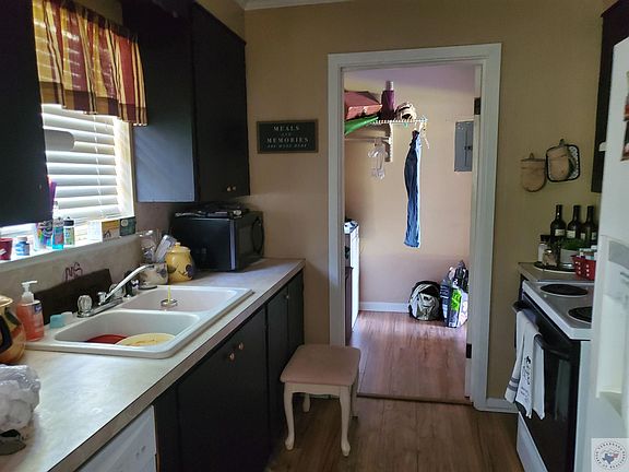 4th image of 1024 Louise Ln