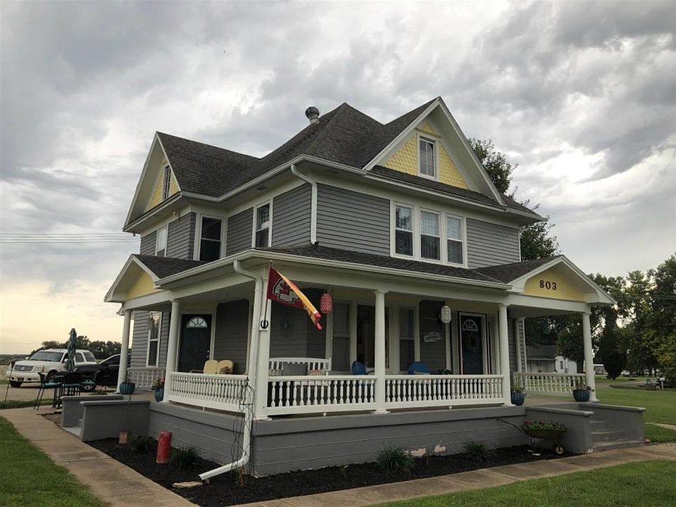 1st image of 803 W 1st St