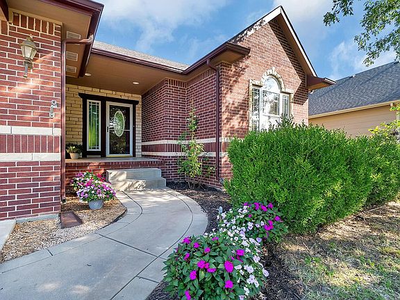 4th image of 504 S Shira Cir