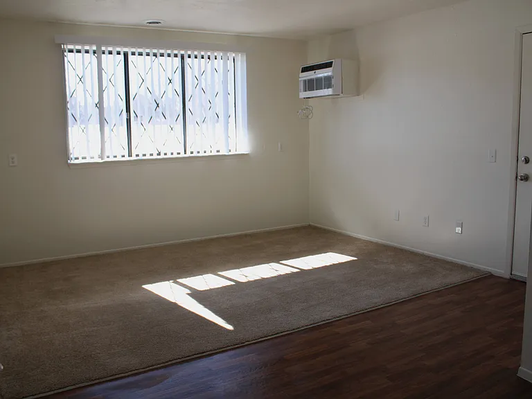 Huntington Place Apartments — Photo 32