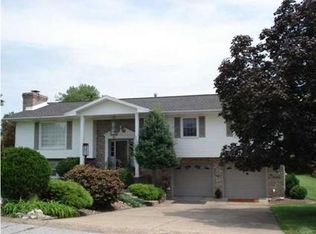 4700 Elm Dr, Newburgh, IN 47630