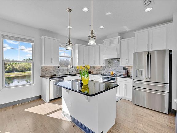 3rd image of 10826 Sunset Ridge Ln