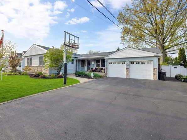 46 Stokes Avenue, Bethpage, NY 11714