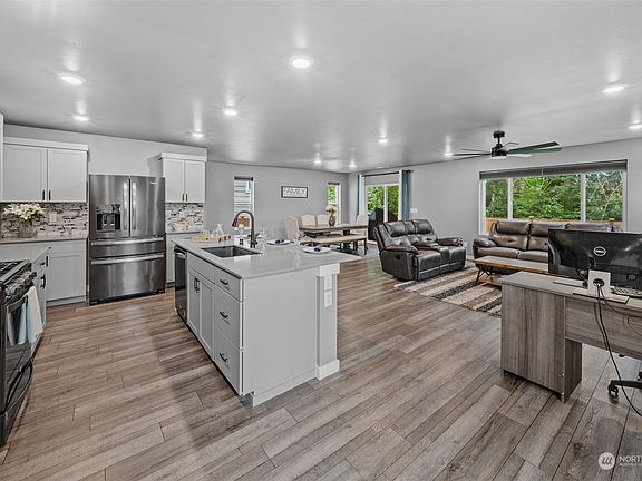 4th image of 7940 8th Avenue SE