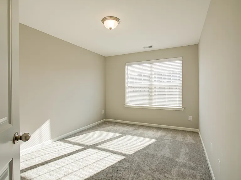 180 Grand Ave — Photo 7