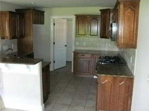 4th image of 4115 E Oakmont Dr