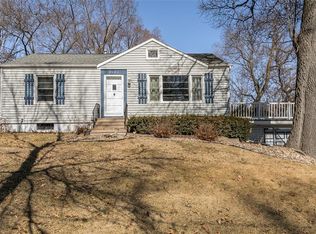 2606 Waveland Dr NW, Cedar Rapids, IA 52405