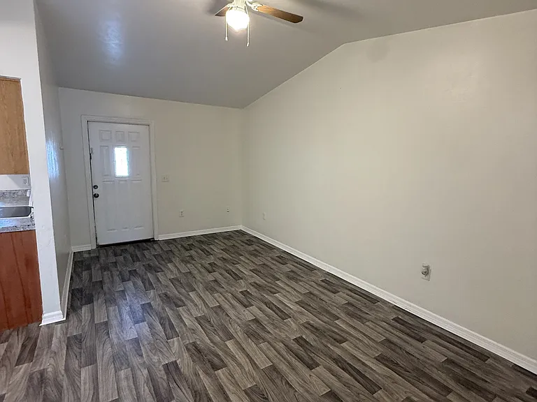 213 SE 1st Ave — Photo 7