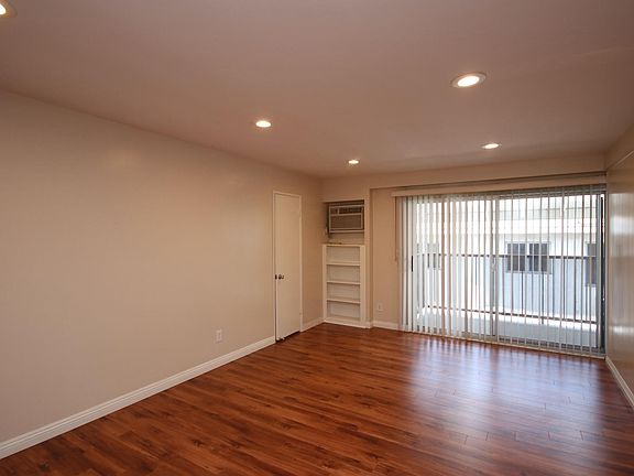 5th image of 241 S Hudson Ave APT 6