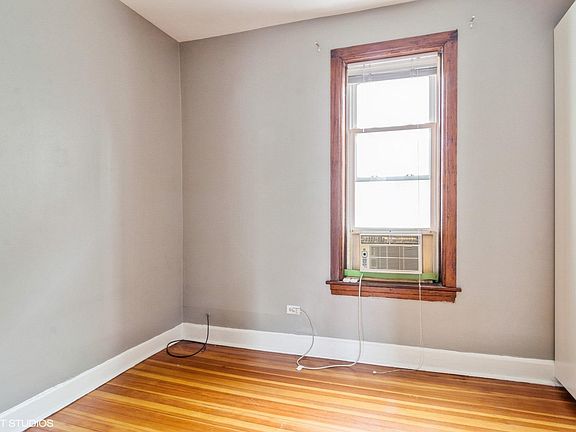 5th image of 2858 N Hamlin Ave #3A