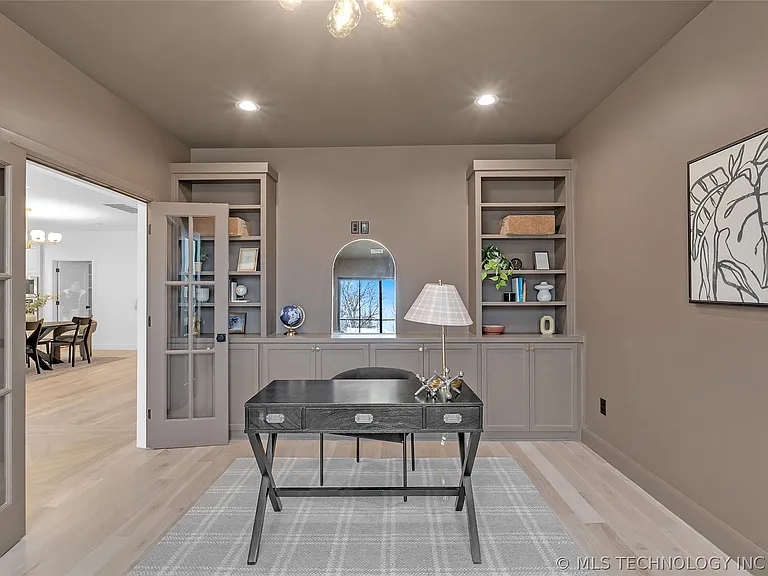 515 W El Paso St — Photo 60