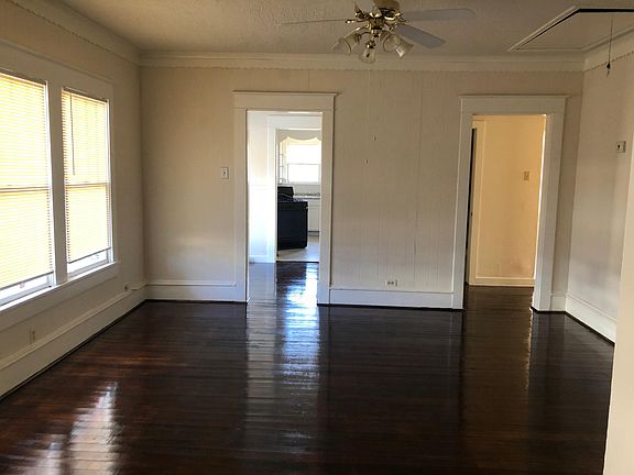 4th image of 301 S Church St