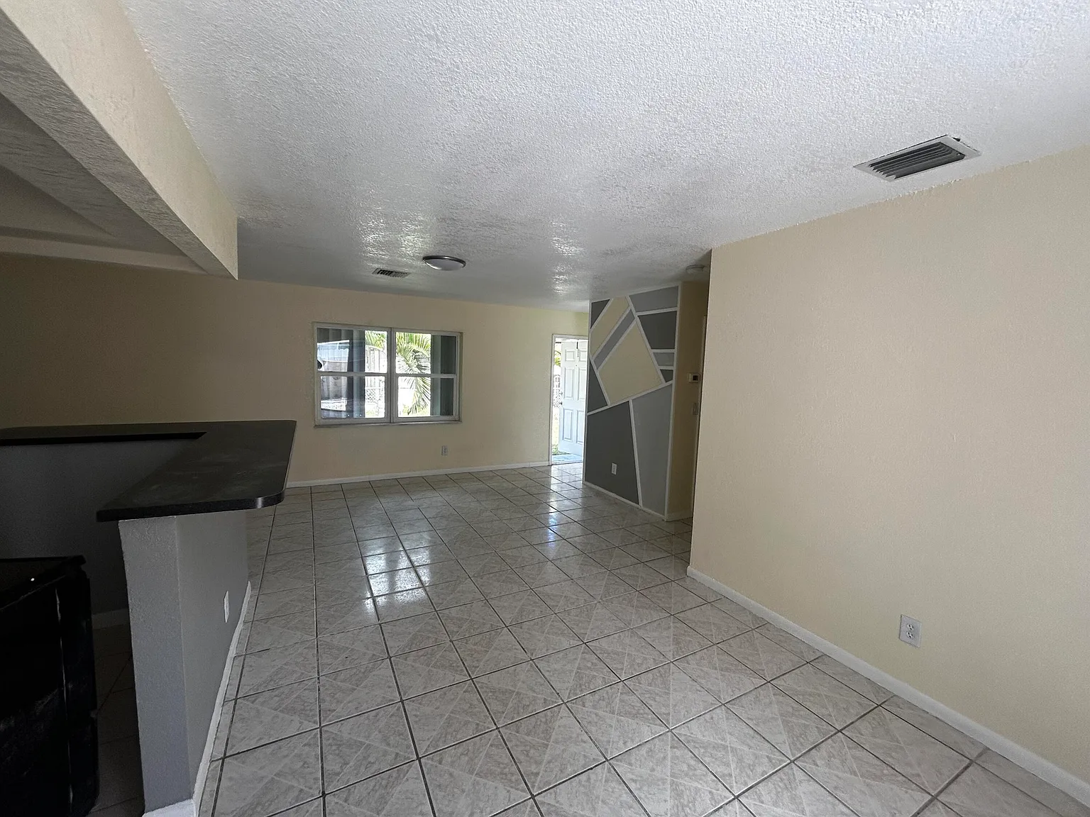 4 bed, 2.0 bath, 1200 sqft, $2,950 — Photo 2
