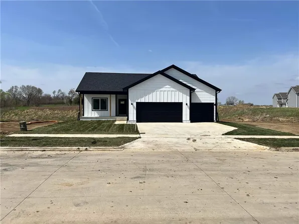 7036 Lake Ridge Ave, Des Moines, IA 50320