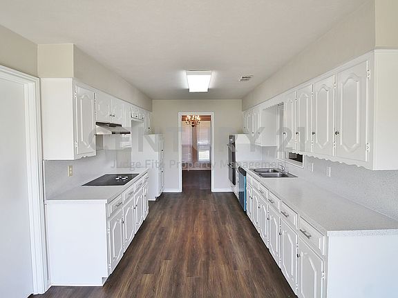 4th image of 4219 Oak Arbor Dr