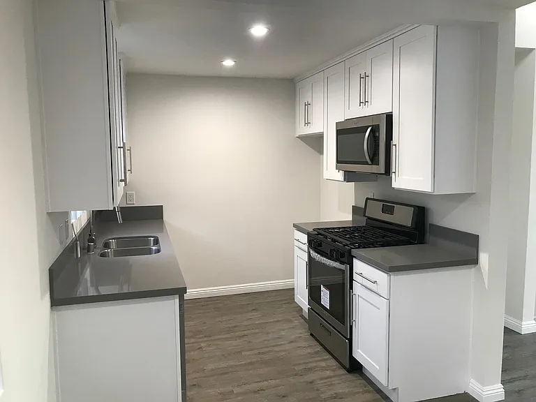 Midvale Los Angeles Apartments LLC — Photo 3