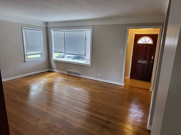 2nd image of 9391 Quandt Ave
