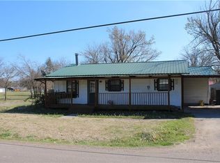 401 W Hanna St, Wolfe City, TX 75496