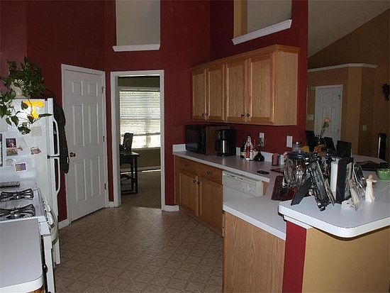 Spacious eat-in kitchen
