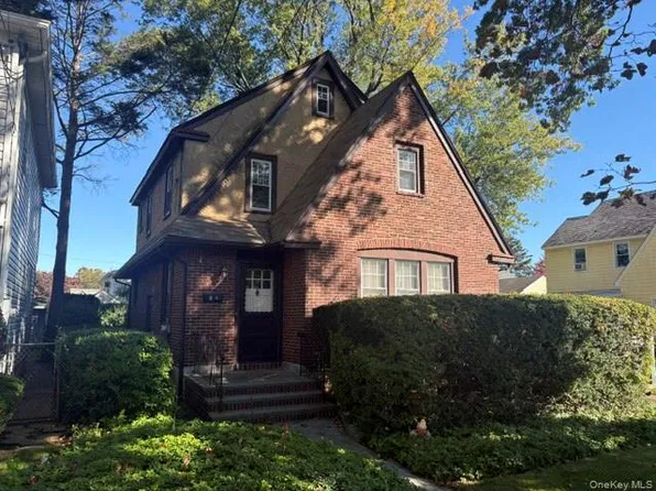 81 Marshall Avenue, Floral Park, NY 11001