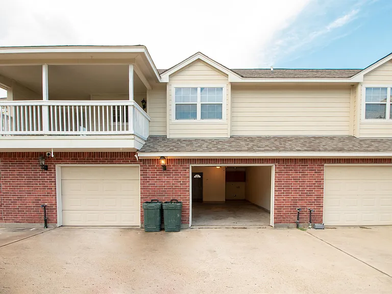 1203 Lovett St — Photo 16