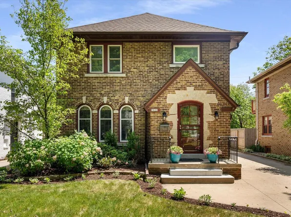 5020 North Idlewild AVENUE, Whitefish Bay, WI 53217