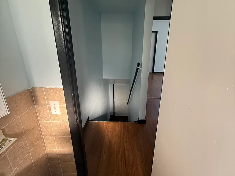4565 Lexington Ave — Photo 3