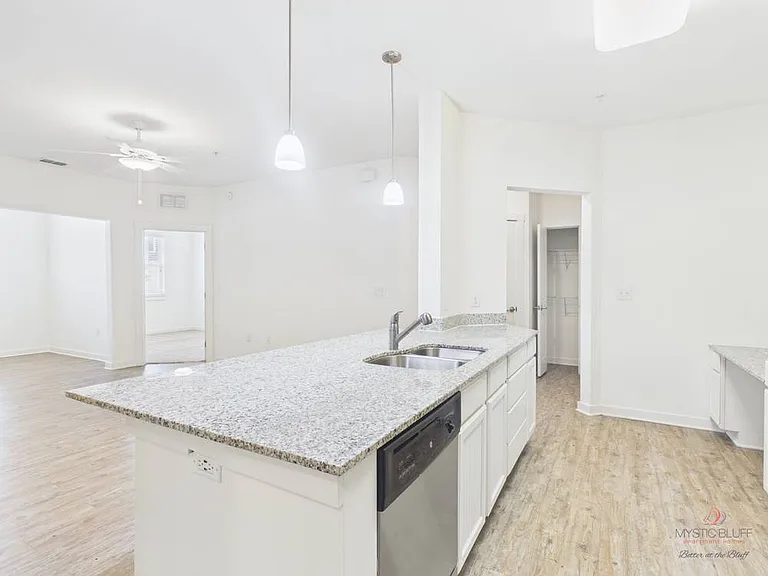 305 Mohegan Ave #8101 — Photo 12