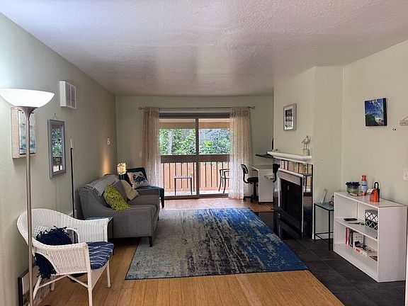 3rd image of 3201 Golden Oaks Ln