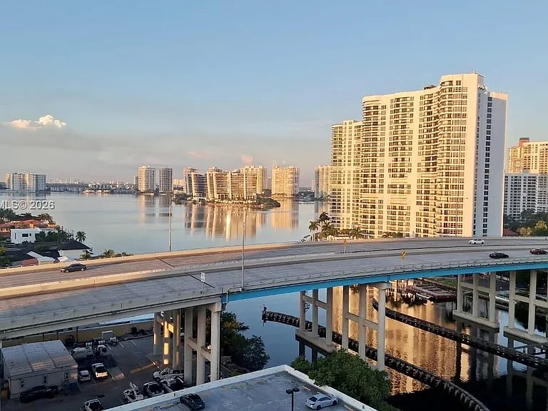 19390 Collins Ave #1405 — Photo 2