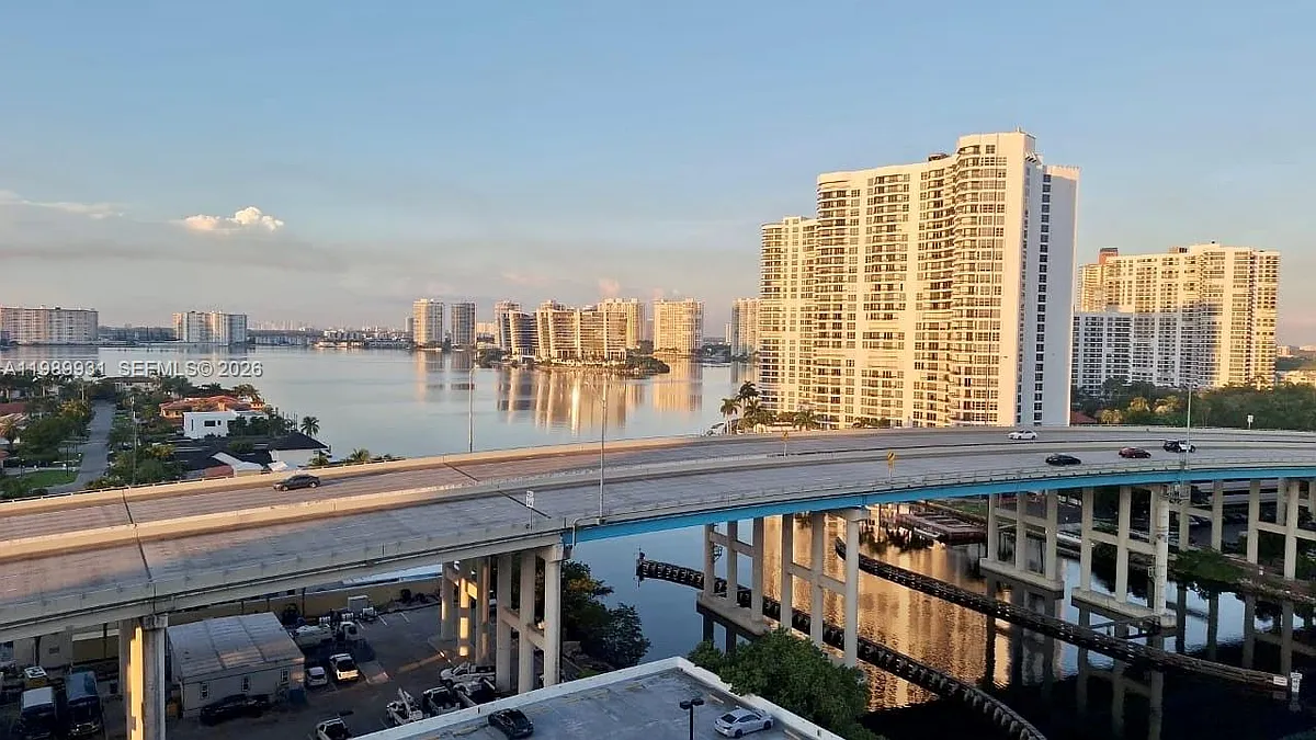 Building Photo - 19390 Collins Ave #1405