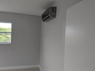 5th image of 805 19th St APT 3