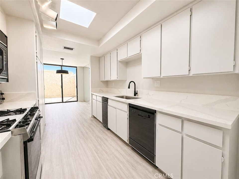 1st image of 425 N Calle Rolph