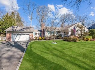 260 Pembrook Rd, Mountainside, NJ 07092